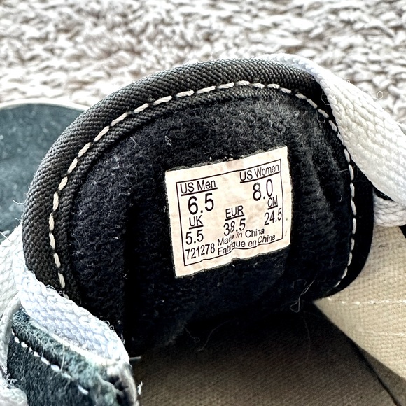 Vans - Picture 3 of 4